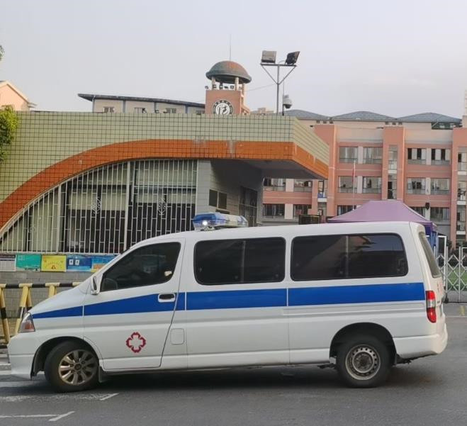 洋浦经济开发区救护车出租护送骨折病人一公里多少钱